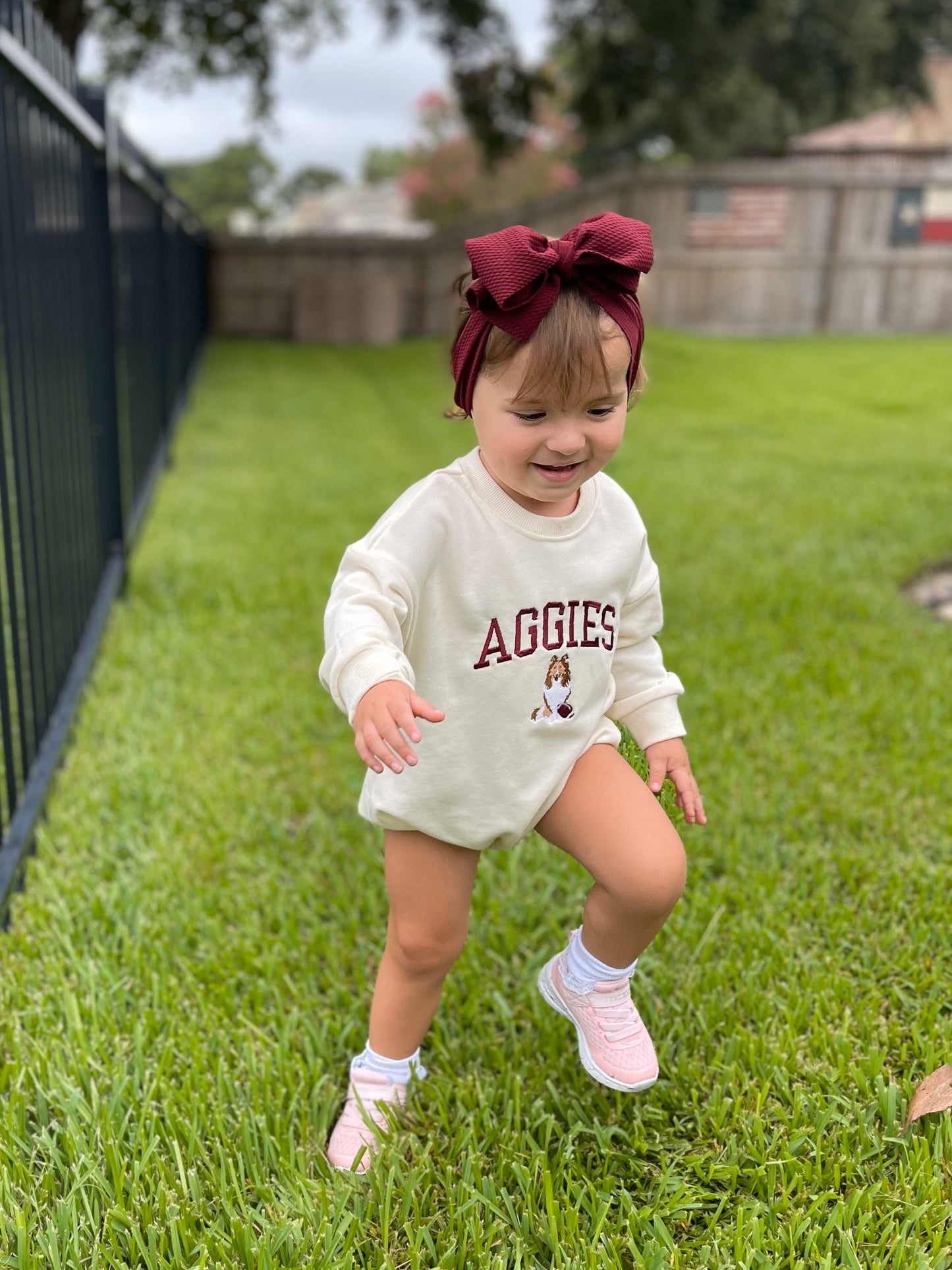 Unisex Texas A&M Aggies Reveille Bubble and Sweatshirt